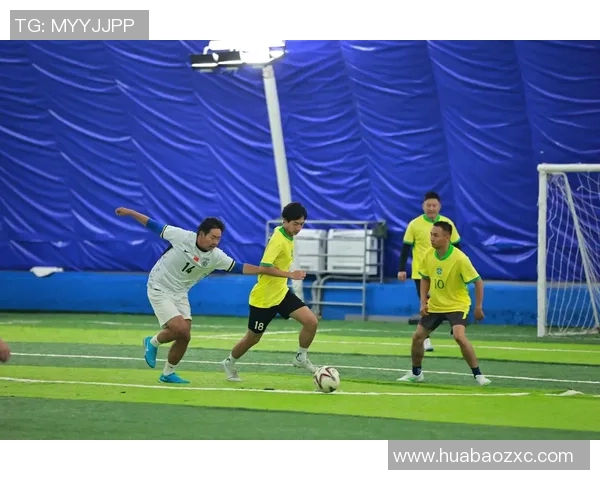 足球明星与粉丝亲密互动瞬间分享感动时刻的精彩视频合集